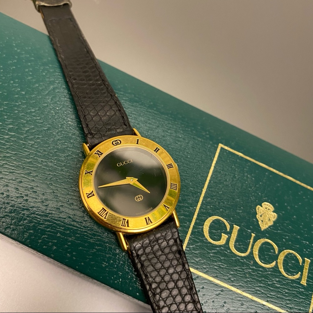 Vintage GUCCI Watch 3000L Roman Numeral Leather Band Watch